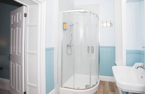 St Albans Hotel | St. Michael's Premium King Room with Kitchen & High Rating