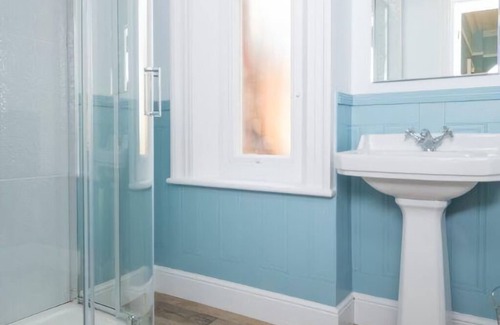 St Albans Hotel | St. Michael's Premium King Room with Kitchen & High Rating