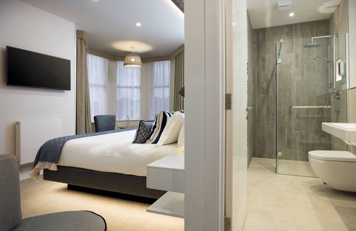 Maenporth Hotel | Enjoy Relaxation at St Michael's Resort with Pool & Spa