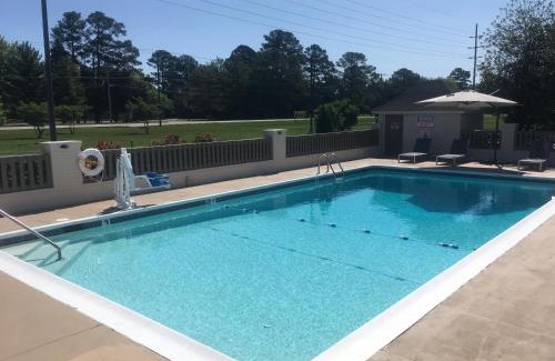 St. Michaels Hotel | Cozy St. Michaels Inn: Oceanfront Retreat with Pool Access