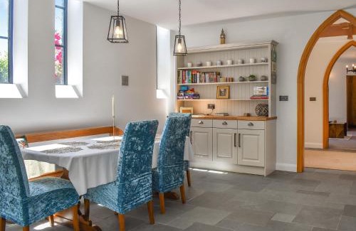 Minster House | Family and Pet Friendly Stay at St Mildreds Church