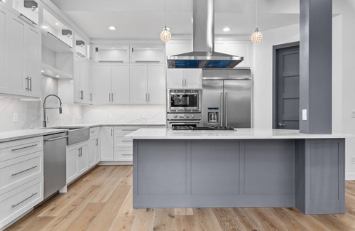 Summit Park House | St. Moritz Mountain Retreat: Top-Rated with Shuttle Service