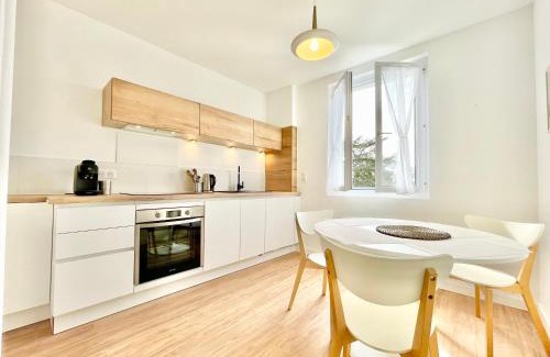 Saint-Nazaire Apartment | Discover St Nazaire - Central Art Déco Hotel with Free Parking