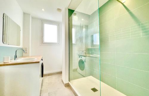 Saint-Nazaire Apartment | Discover St Nazaire - Central Art Déco Hotel with Free Parking