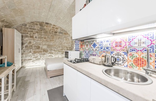 Old Town Apartment | Top-Rated San Nicola Old Town Apartment with Ocean View