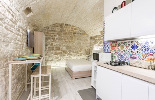 Old Town Apartment | Top-Rated San Nicola Old Town Apartment with Ocean View