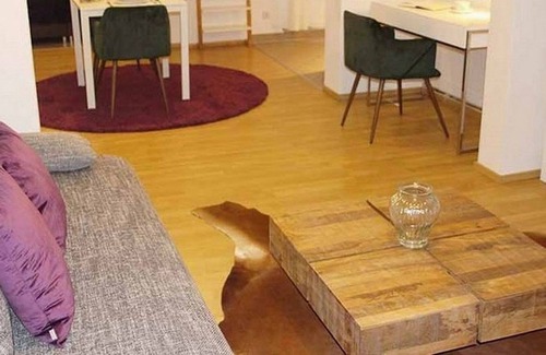 Wismar Apartment | St. Nikolai Suite: Family-Friendly Retreat with Kitchen Access