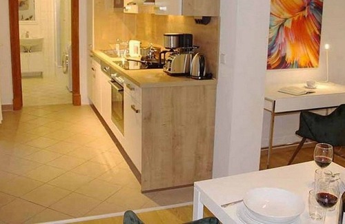 Wismar Apartment | St. Nikolai Suite: Family-Friendly Retreat with Kitchen Access