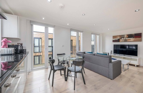 Euston Apartment | Guest Rated: The Kings Residence - St. Pancras by Frankie Says