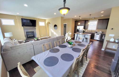 St. Paul House | Experience St Paul: Mall of America with Spa & Pool Table