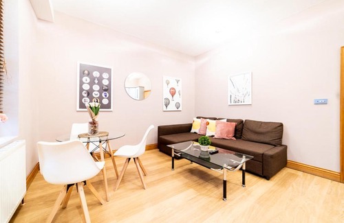 Cheap Apartment | Modern Apartment Near St. Paul's Cathedral, Family-Friendly Stay