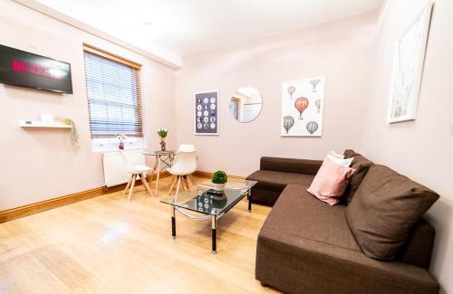 Cheap Apartment | Modern Apartment Near St. Paul's Cathedral, Family-Friendly Stay