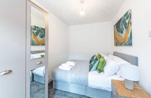 Preston House | Discover St Pauls Square Holiday Home - Family & Pet Friendly
