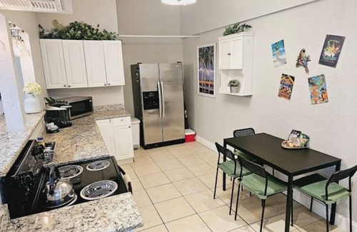 Historic Old Northeast Apartment | Prime Location: St Pete Just 3 Minutes to the Pier!