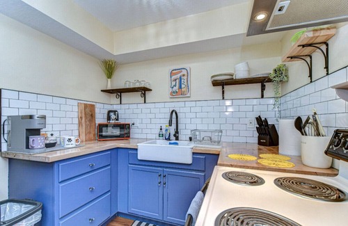 Pinellas Park Apartment | Pet-Friendly St. Pete Apartment Near Downtown & Pool Access
