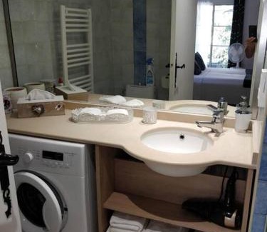 Boulouris-sur-Mer Apartment | Relaxing St Raphaël Retreat with Pool & Ocean Views