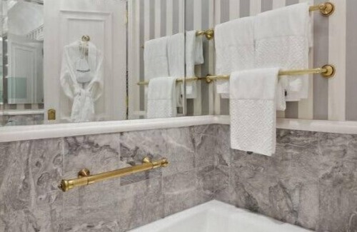 Central Park South Hotel | Charming St. Regis Residence Club - 2 BR Suite in NYC