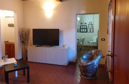 Prato Apartment | Top-Rated St. Stephen's Apartment with Spa and Hot Tub