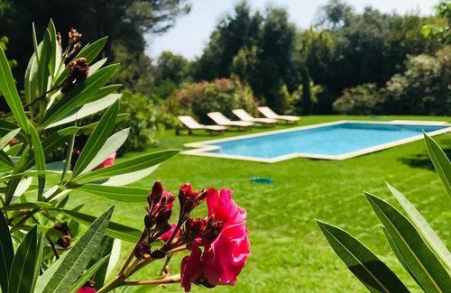 Saint-Tropez Villa | Exquisite Villa in ST Tropez with Oceanfront Pool Access