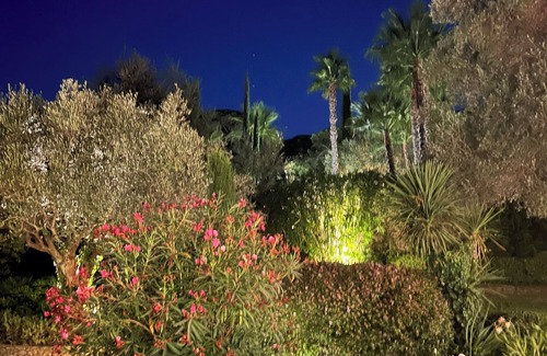 Saint-Tropez Villa | Exquisite Villa in ST Tropez with Oceanfront Pool Access