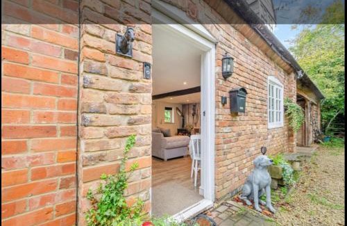 Sedgeberrow House | Experience Stable Boys Cottage: Pet-Friendly Retreat Awaits