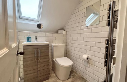Loddiswell House | Rural Retreat at Stable Corner: Pet & Child Friendly Escape
