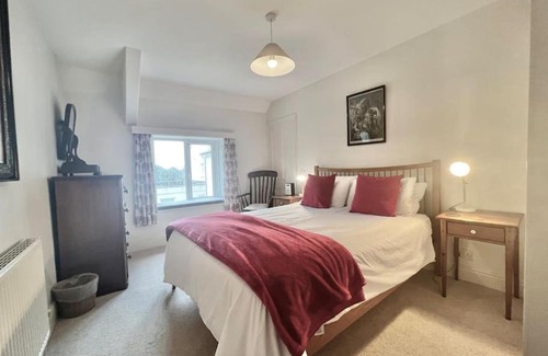 Loddiswell House | Rural Retreat at Stable Corner: Pet & Child Friendly Escape