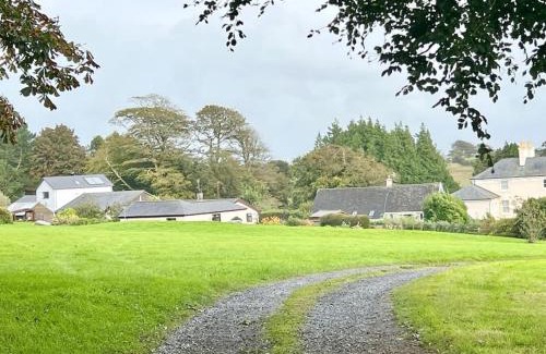 Loddiswell House | Rural Retreat at Stable Corner: Pet & Child Friendly Escape
