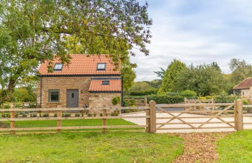 Worksop House | Romantic Dog-Friendly Retreat at Stable Cottage