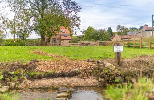 Worksop House | Romantic Dog-Friendly Retreat at Stable Cottage