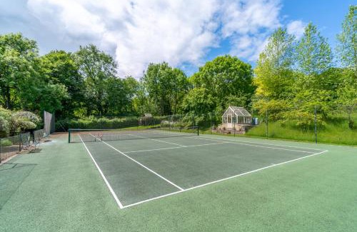 Brimpsfield House | Inviting Stable Cottage at Freams Farm: Pet & Child Friendly