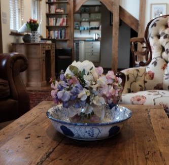 Dorking House | Child-Friendly Retreat at Stable Cottage with 9.4 Rating