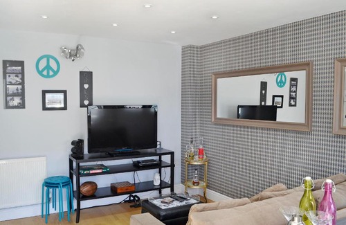 Pentrefelin House | Inviting Stable Cottage - Pet & Child Friendly Retreat