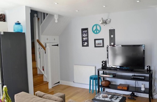Pentrefelin House | Inviting Stable Cottage - Pet & Child Friendly Retreat