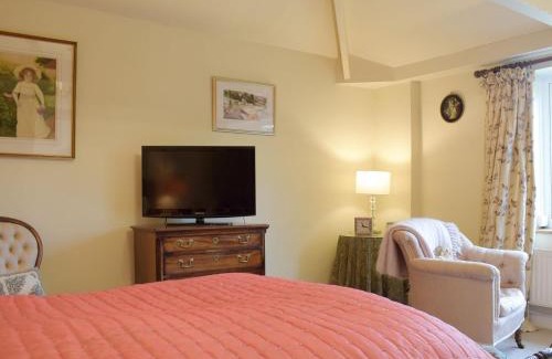 Much Birch House | Cozy Stable Cottage - Child Friendly with Kitchen Amenities