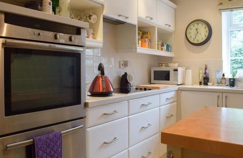 Much Birch House | Cozy Stable Cottage - Child Friendly with Kitchen Amenities