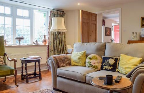 Much Birch House | Cozy Stable Cottage - Child Friendly with Kitchen Amenities