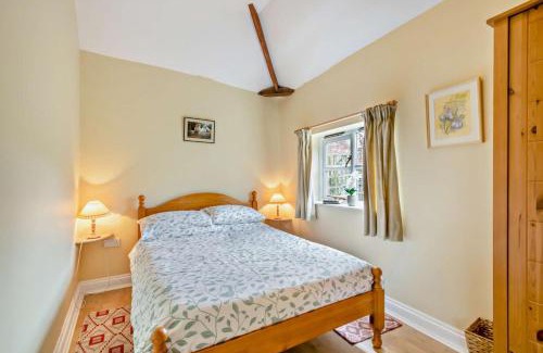 Neatishead House | Relax at Stable Cottage with Private Pool and Hot Tub