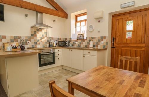 Thirsk House | Cozy Stable Cottage - 4-Star Stay with Child-Friendly Amenities