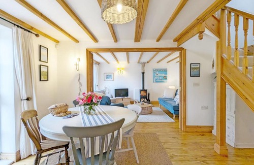 Emsworth House | Exceptional Stay at Stable Cottage: Child-Friendly Oasis