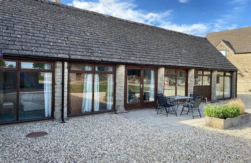 Cirencester House | Pet-Friendly Stable Cottage at Old Mill Farm with Pool
