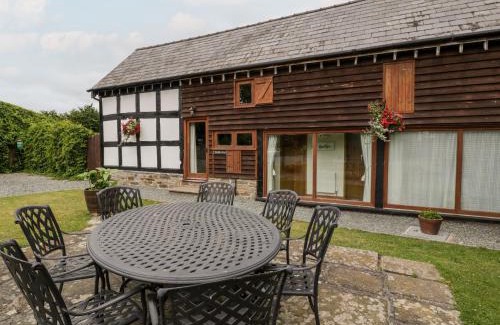 Pembridge House | Discover Stable End: Family-Friendly 4-Star Escape