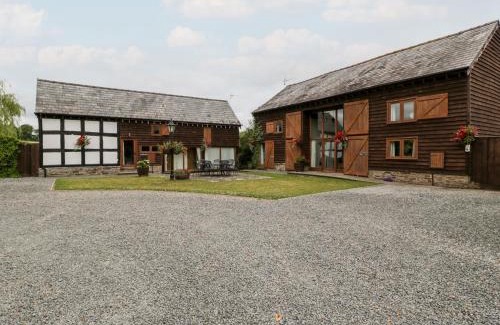 Pembridge House | Discover Stable End: Family-Friendly 4-Star Escape