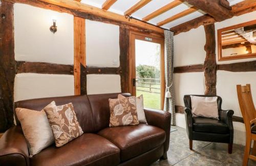Pembridge House | Discover Stable End: Family-Friendly 4-Star Escape