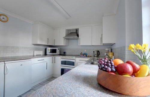 Royal Tunbridge Wells House | Family-Friendly Stable Mews Cottage: Rated 8/10 by Guests