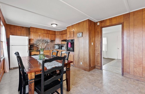 Keene House | Beautiful Stableview Cottage with Full Kitchen Amenities