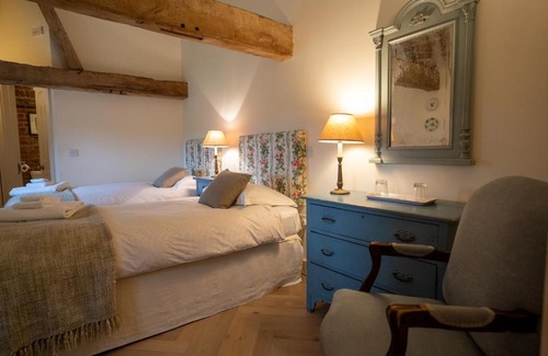 Toft Monks House | Inviting Stackyard Lodge: 18th Century Barn in Waveney Valley