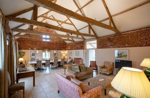 Toft Monks House | Inviting Stackyard Lodge: 18th Century Barn in Waveney Valley