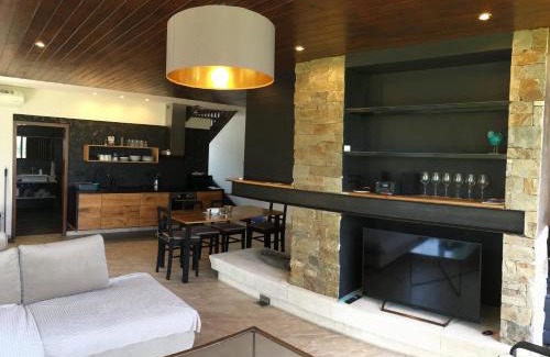 Planicka House | Stadel Lipno: Family-Friendly Retreat with Pet Perks
