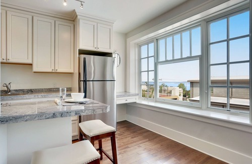 Stadium District Apartment | Unforgettable Stadium District Room With Scenic Views
